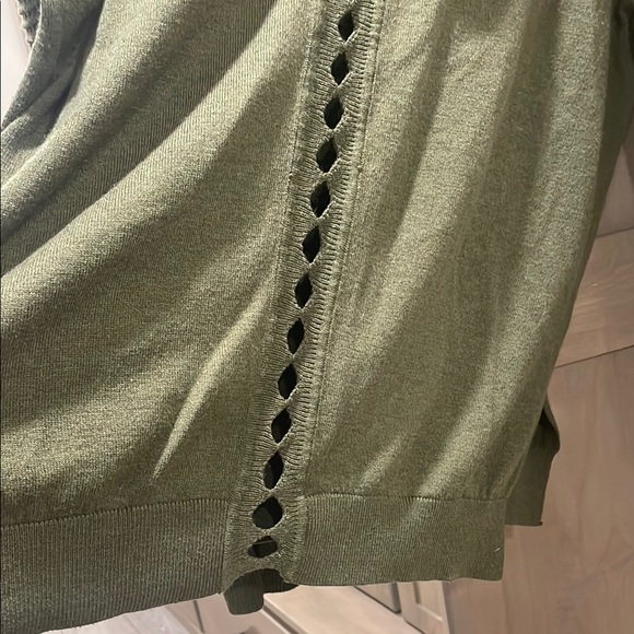 Olive Green Woman’s Sweater with Hood and Open-detail back. - Picture 3 of 5